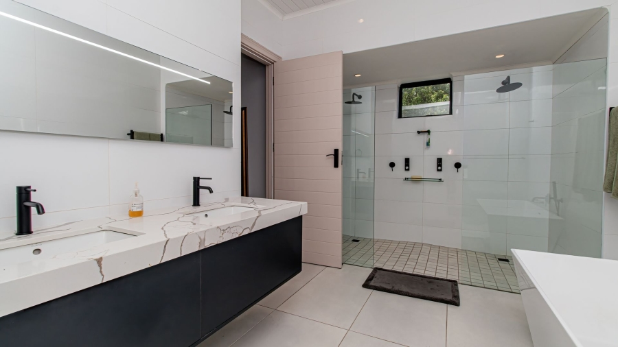 5 Bedroom Property for Sale in Pezula Private Estate Western Cape